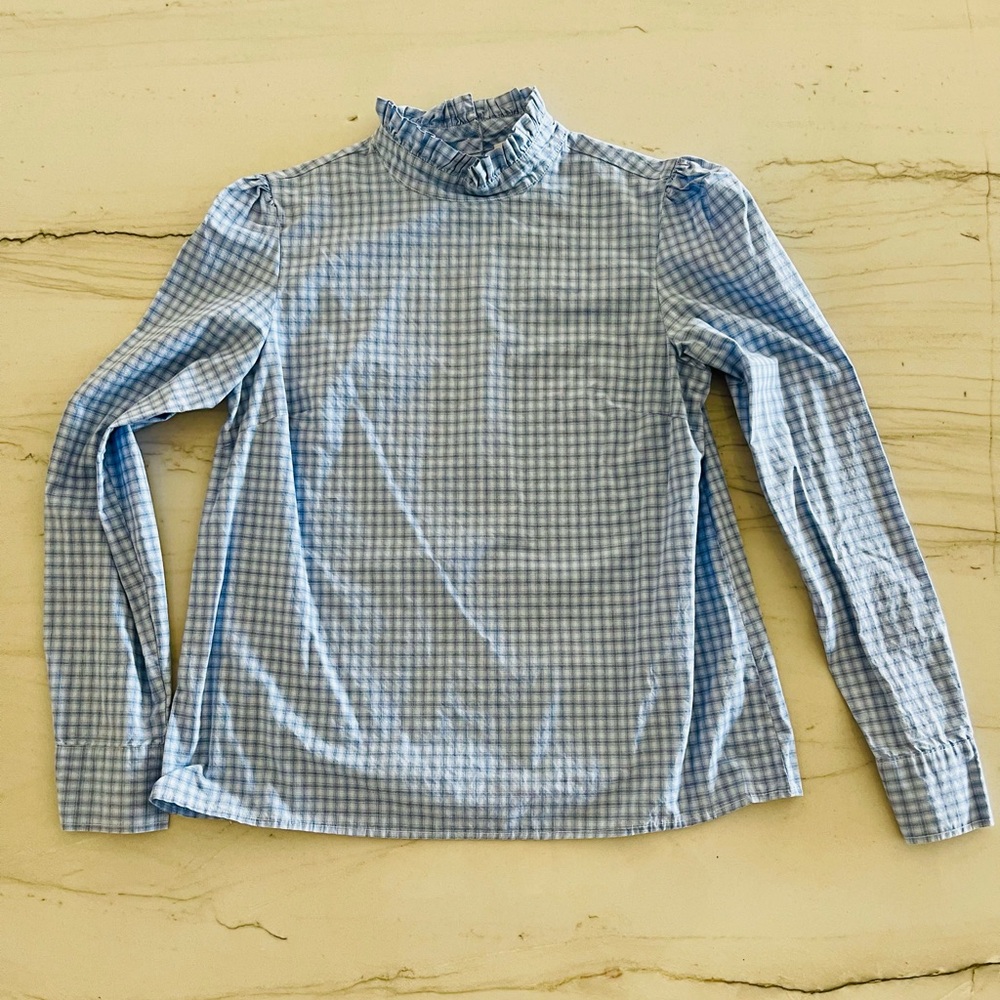 BB Dakota women’s blue plaid country top with ruffled neck detail. Size Medium